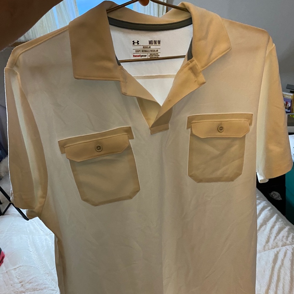 Men’s UnderArmour golf shirt size M